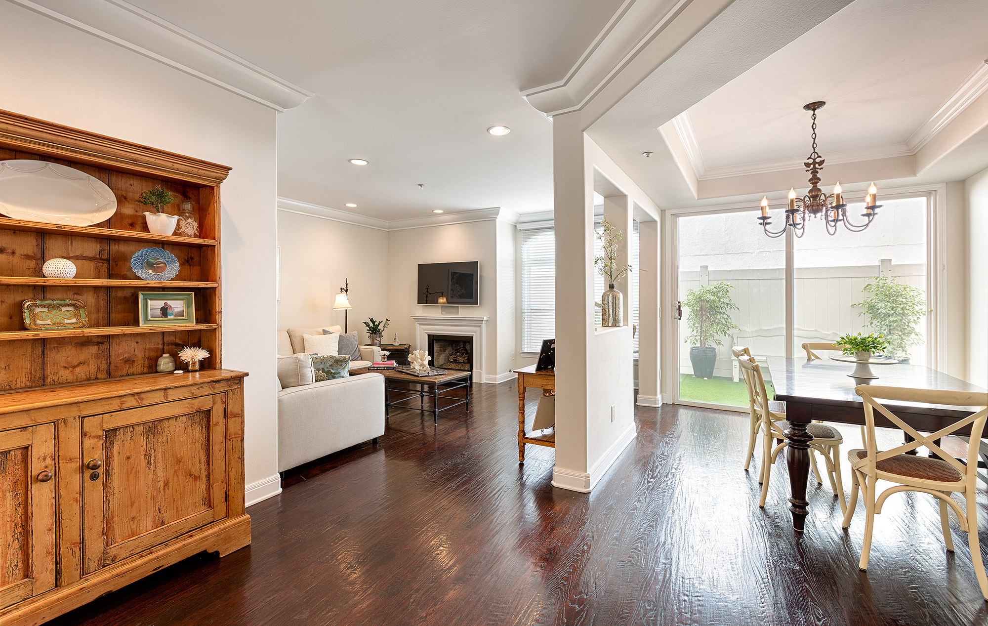 11737 Goshen Ave 102, Los Angeles Maser Condo Sales Top Real